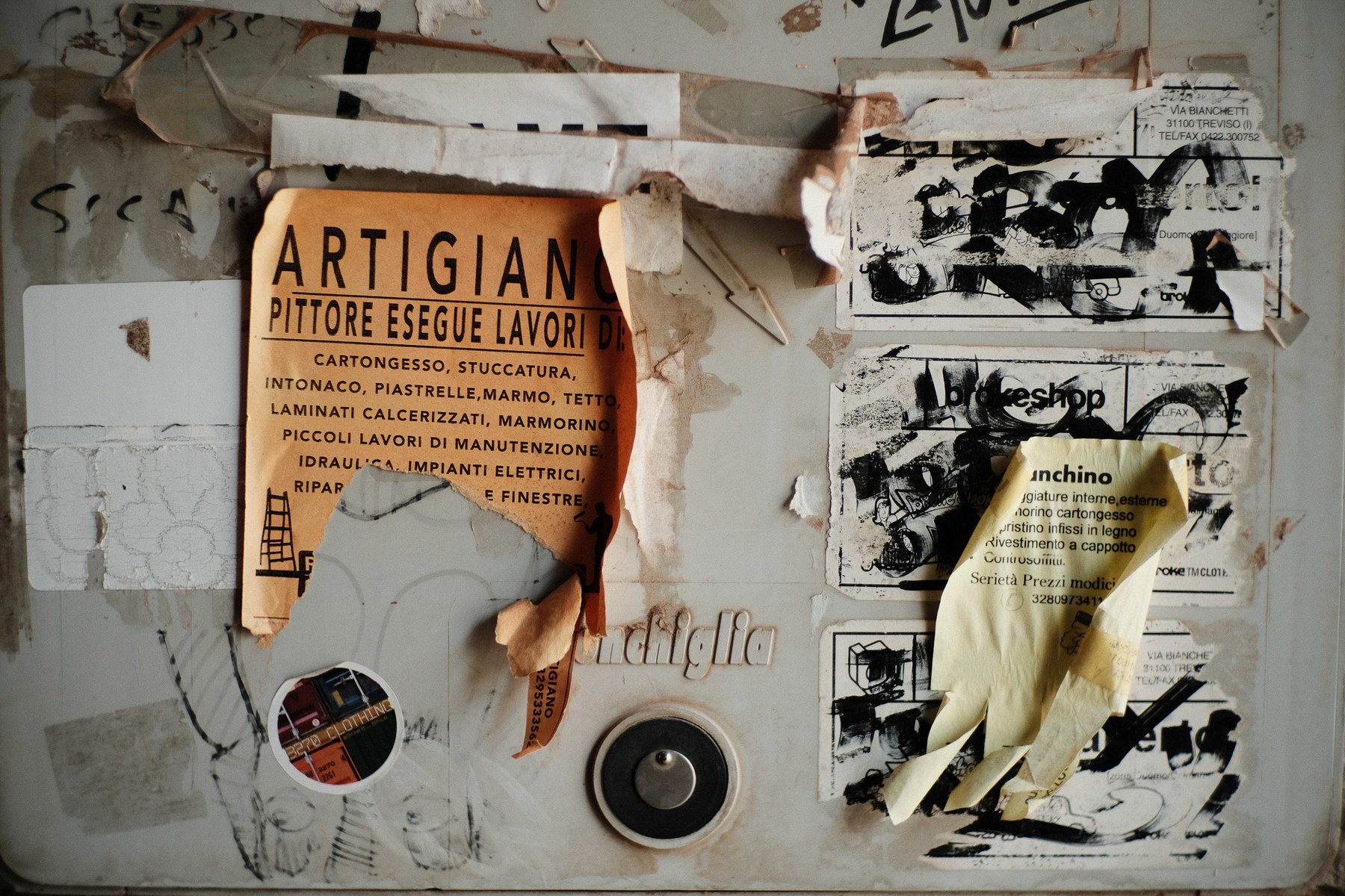 Manifesti — Street Photography